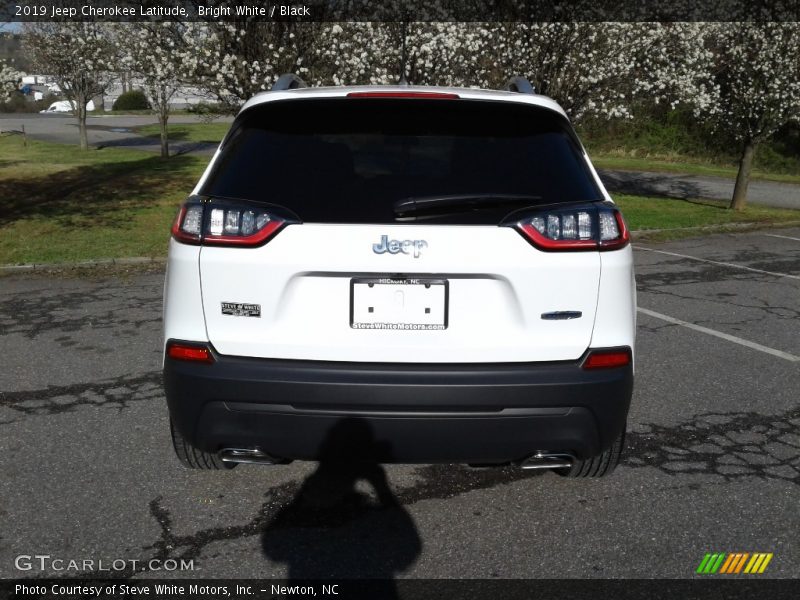 Bright White / Black 2019 Jeep Cherokee Latitude