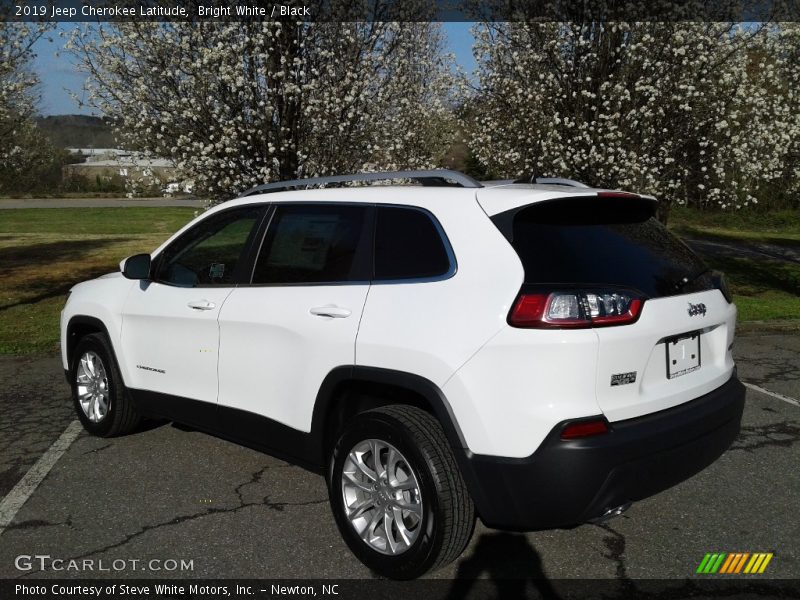 Bright White / Black 2019 Jeep Cherokee Latitude