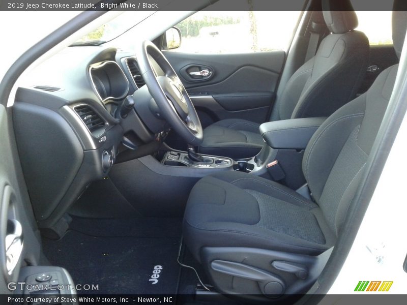 Bright White / Black 2019 Jeep Cherokee Latitude