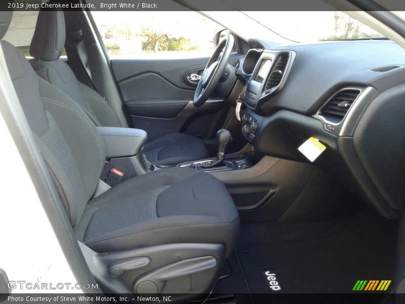 Bright White / Black 2019 Jeep Cherokee Latitude