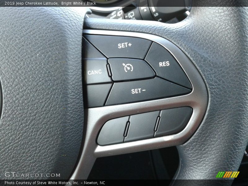 Bright White / Black 2019 Jeep Cherokee Latitude