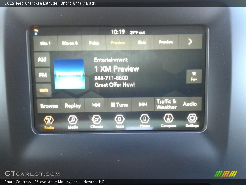 Bright White / Black 2019 Jeep Cherokee Latitude