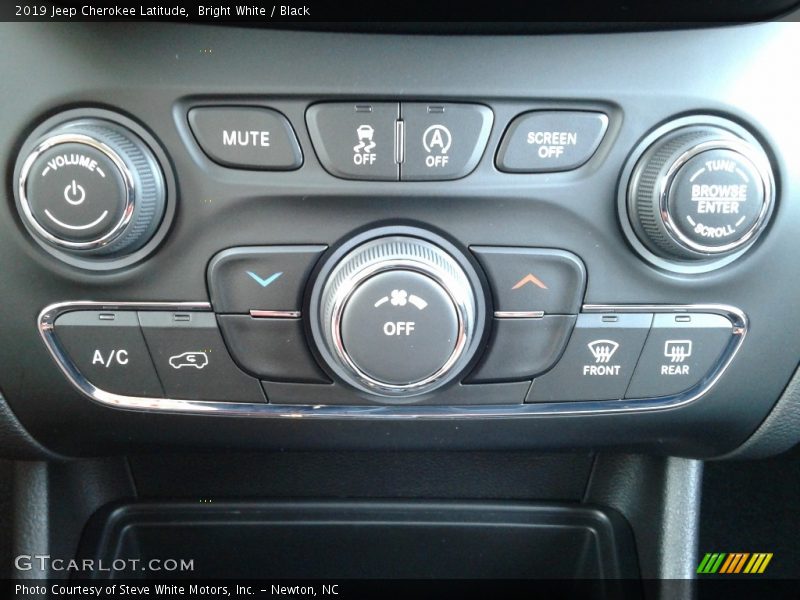 Bright White / Black 2019 Jeep Cherokee Latitude
