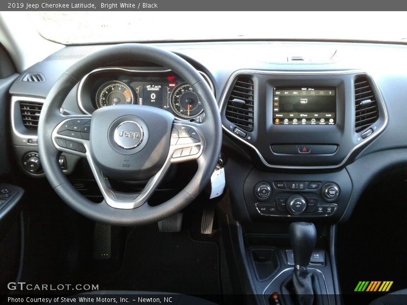 Bright White / Black 2019 Jeep Cherokee Latitude