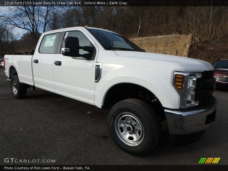 Front 3/4 View of 2018 F350 Super Duty XL Crew Cab 4x4