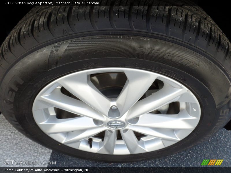 Magnetic Black / Charcoal 2017 Nissan Rogue Sport SV
