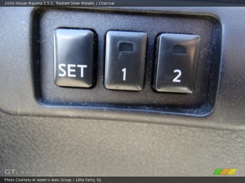 Radiant Silver Metallic / Charcoal 2009 Nissan Maxima 3.5 S