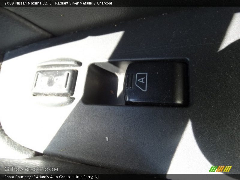 Radiant Silver Metallic / Charcoal 2009 Nissan Maxima 3.5 S