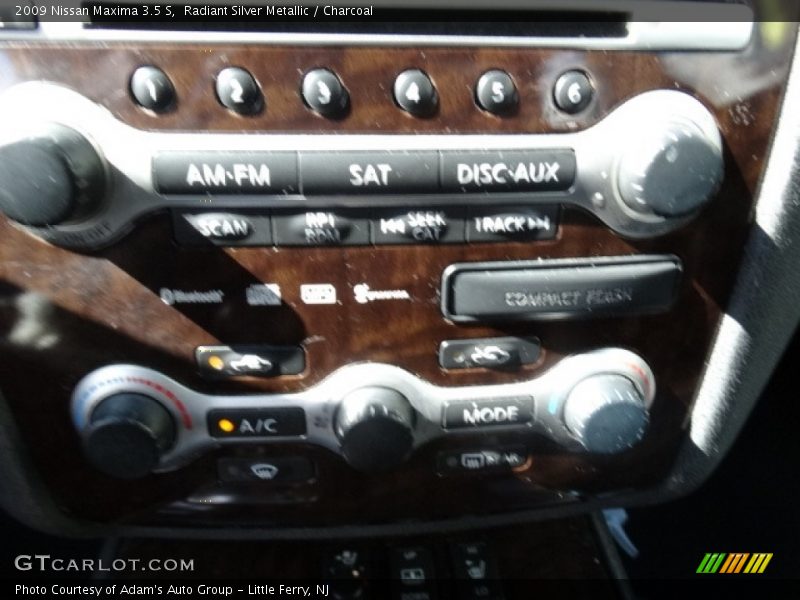 Radiant Silver Metallic / Charcoal 2009 Nissan Maxima 3.5 S