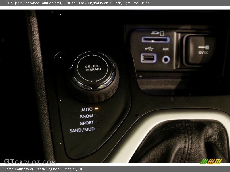 Brilliant Black Crystal Pearl / Black/Light Frost Beige 2015 Jeep Cherokee Latitude 4x4