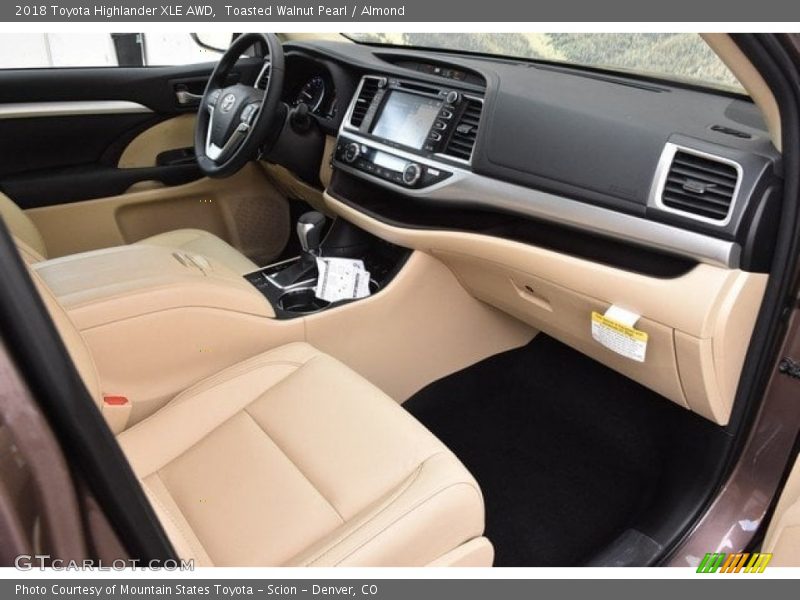 Toasted Walnut Pearl / Almond 2018 Toyota Highlander XLE AWD