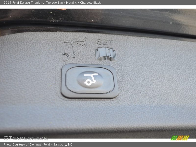 Tuxedo Black Metallic / Charcoal Black 2015 Ford Escape Titanium