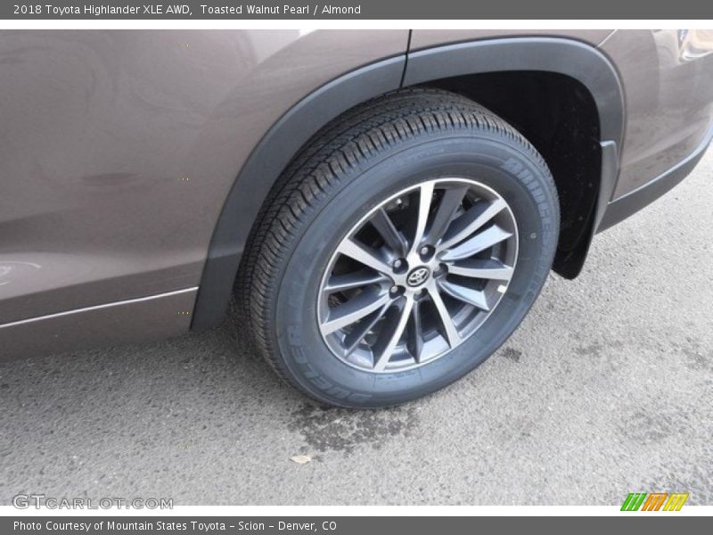 Toasted Walnut Pearl / Almond 2018 Toyota Highlander XLE AWD