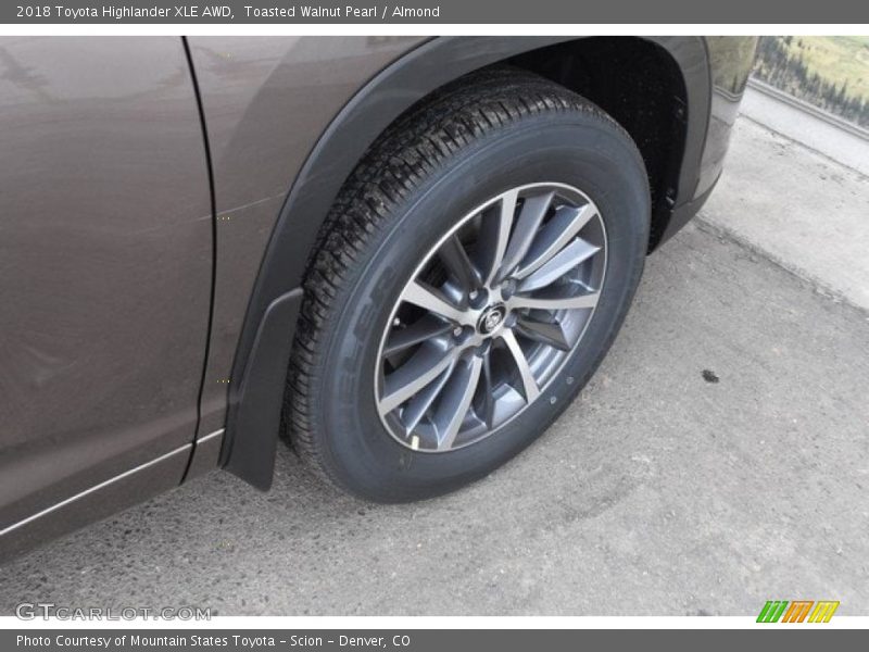 Toasted Walnut Pearl / Almond 2018 Toyota Highlander XLE AWD