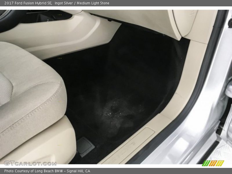 Ingot Silver / Medium Light Stone 2017 Ford Fusion Hybrid SE