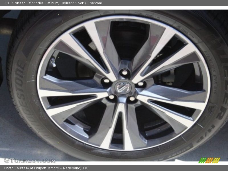 Brilliant Silver / Charcoal 2017 Nissan Pathfinder Platinum