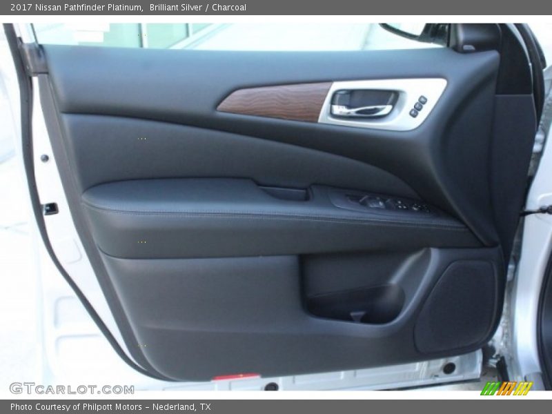 Brilliant Silver / Charcoal 2017 Nissan Pathfinder Platinum