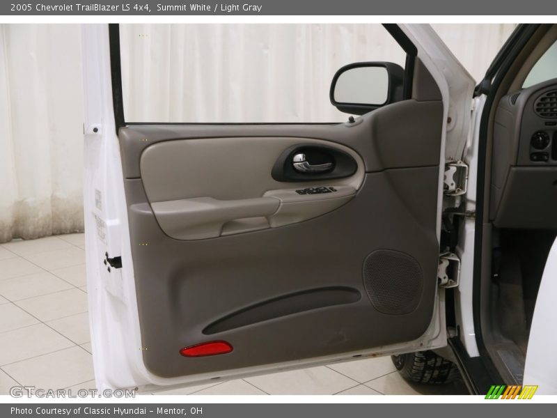 Summit White / Light Gray 2005 Chevrolet TrailBlazer LS 4x4