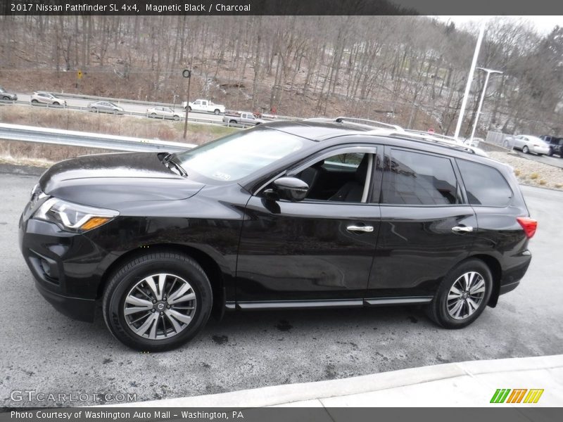 Magnetic Black / Charcoal 2017 Nissan Pathfinder SL 4x4