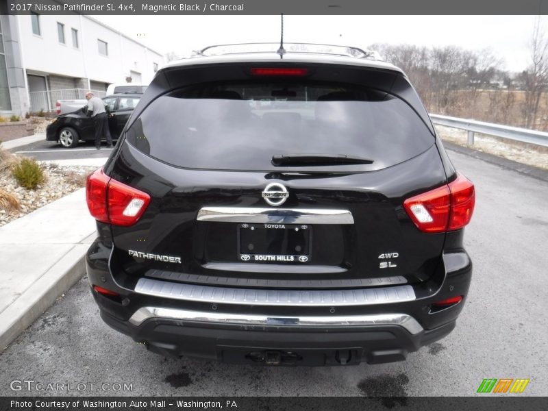 Magnetic Black / Charcoal 2017 Nissan Pathfinder SL 4x4