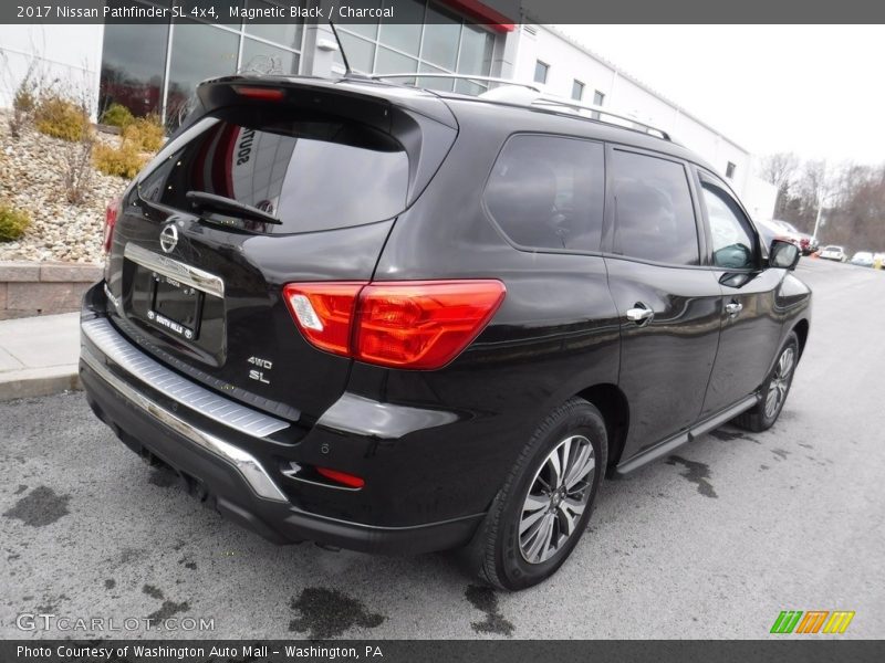 Magnetic Black / Charcoal 2017 Nissan Pathfinder SL 4x4