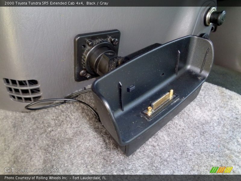 Black / Gray 2000 Toyota Tundra SR5 Extended Cab 4x4