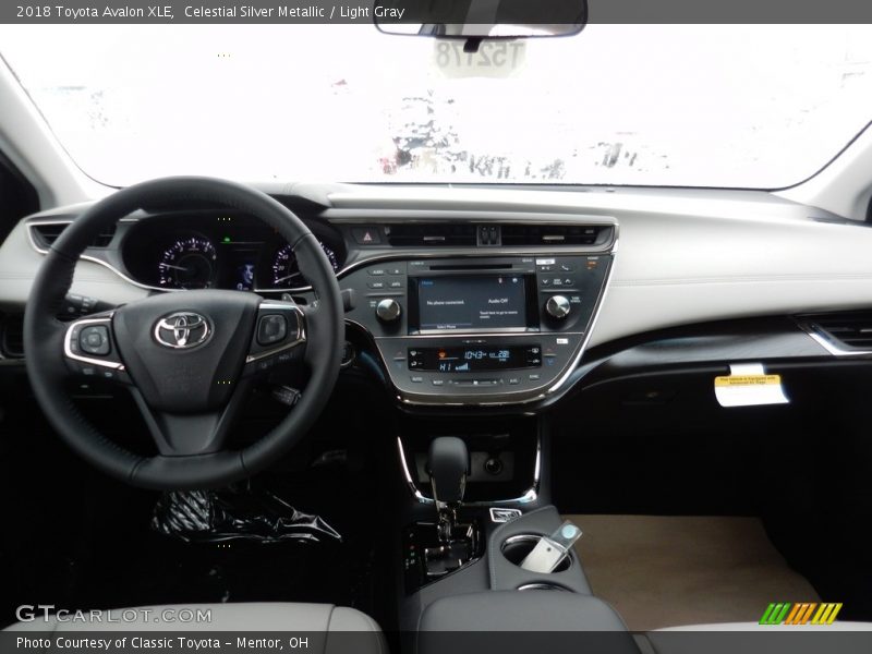Celestial Silver Metallic / Light Gray 2018 Toyota Avalon XLE