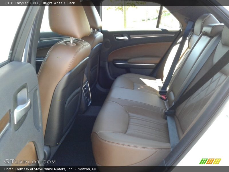 Bright White / Black 2018 Chrysler 300 C