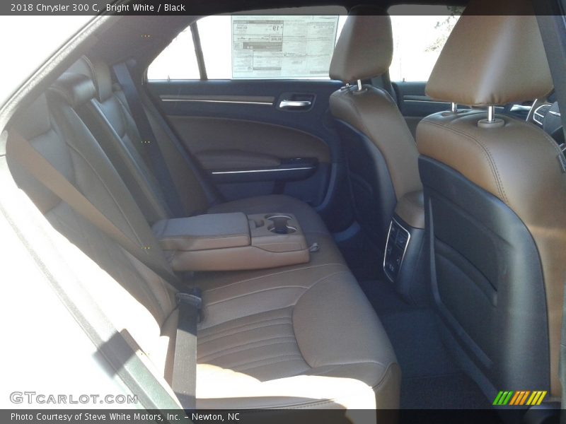 Bright White / Black 2018 Chrysler 300 C