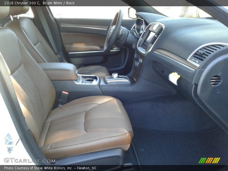 Bright White / Black 2018 Chrysler 300 C