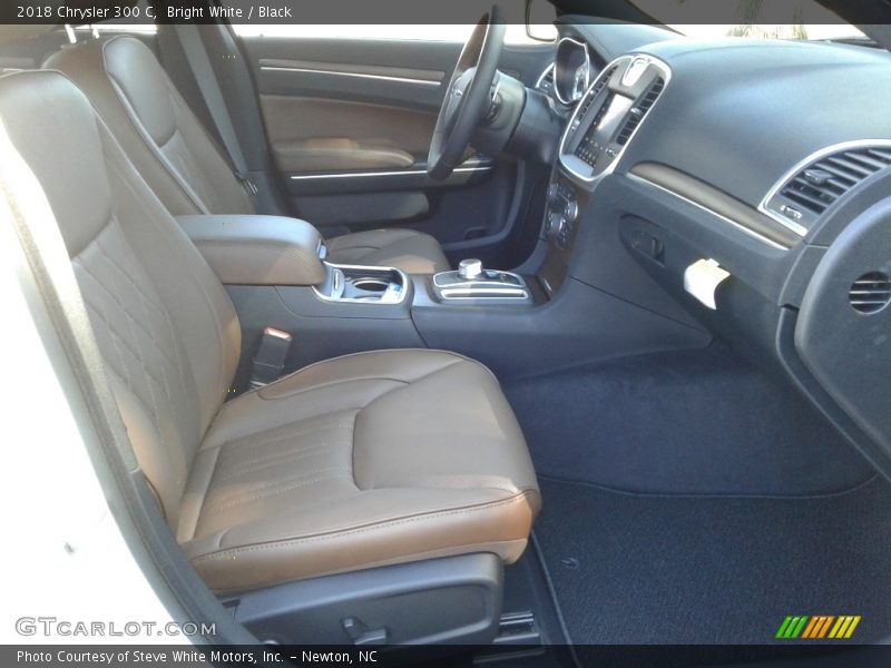 Bright White / Black 2018 Chrysler 300 C