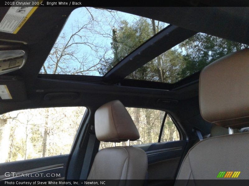 Bright White / Black 2018 Chrysler 300 C