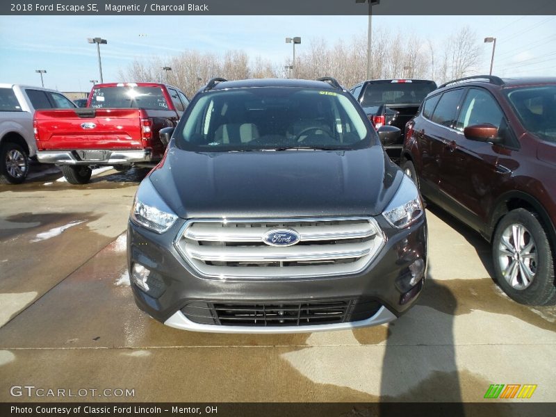 Magnetic / Charcoal Black 2018 Ford Escape SE
