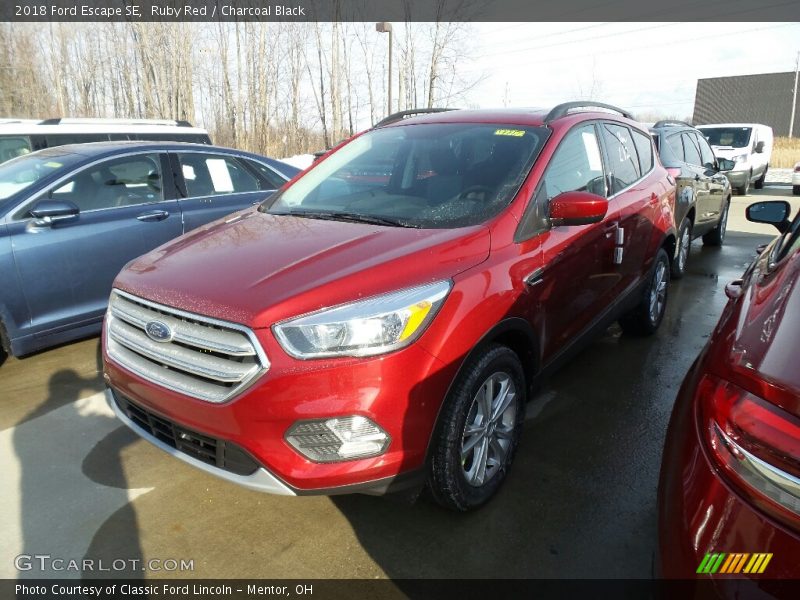 Ruby Red / Charcoal Black 2018 Ford Escape SE