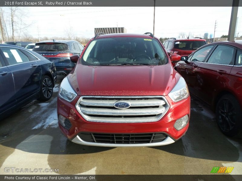 Ruby Red / Charcoal Black 2018 Ford Escape SE