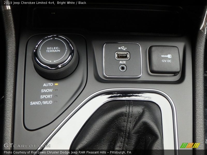 Bright White / Black 2019 Jeep Cherokee Limited 4x4