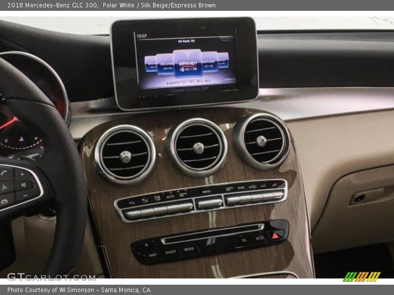 Polar White / Silk Beige/Espresso Brown 2018 Mercedes-Benz GLC 300