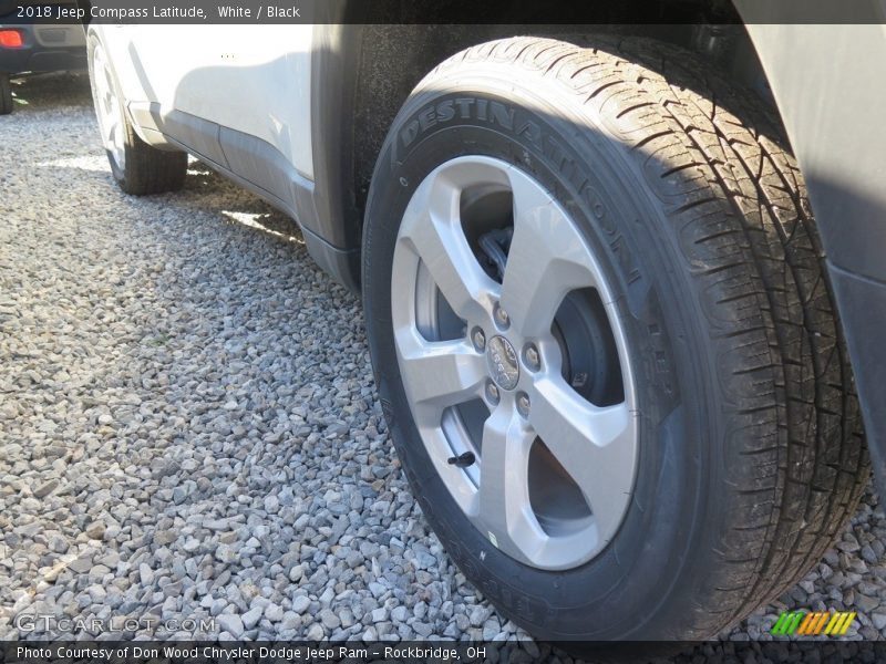White / Black 2018 Jeep Compass Latitude