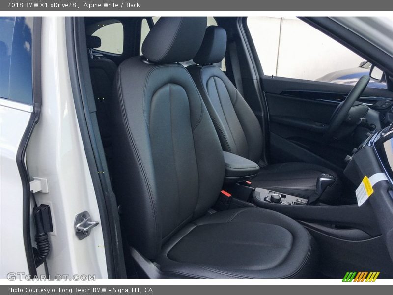 Alpine White / Black 2018 BMW X1 xDrive28i