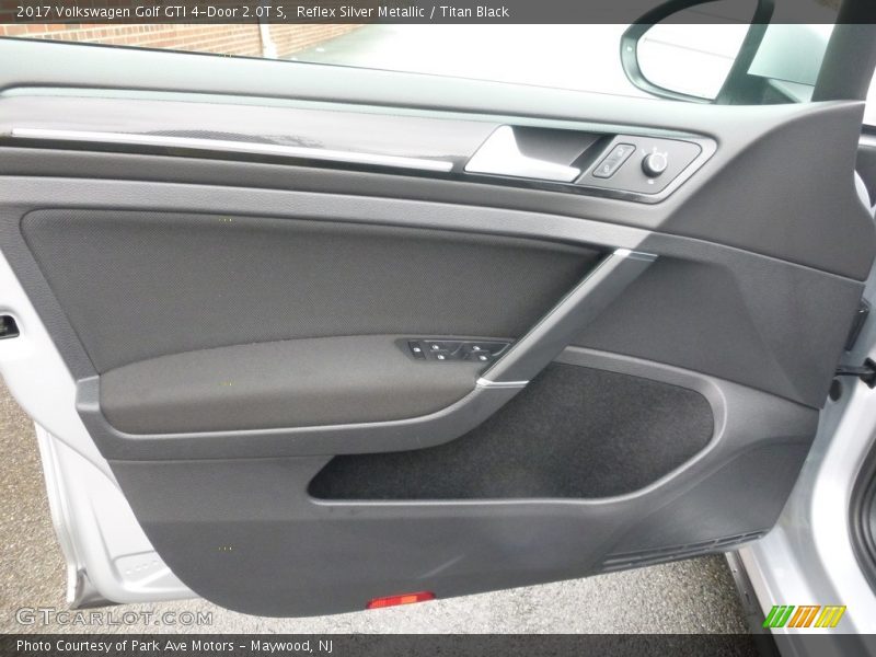 Reflex Silver Metallic / Titan Black 2017 Volkswagen Golf GTI 4-Door 2.0T S