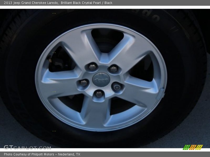 Brilliant Black Crystal Pearl / Black 2013 Jeep Grand Cherokee Laredo