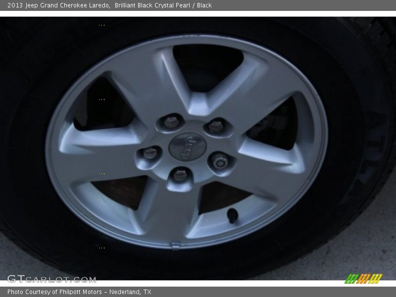 Brilliant Black Crystal Pearl / Black 2013 Jeep Grand Cherokee Laredo