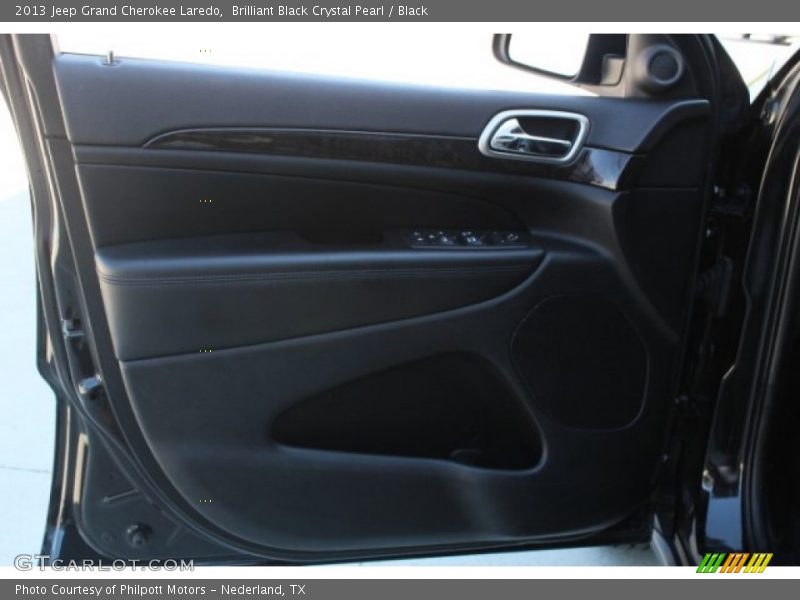 Brilliant Black Crystal Pearl / Black 2013 Jeep Grand Cherokee Laredo