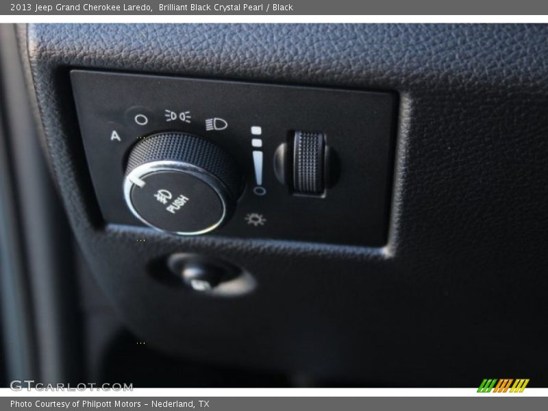 Brilliant Black Crystal Pearl / Black 2013 Jeep Grand Cherokee Laredo