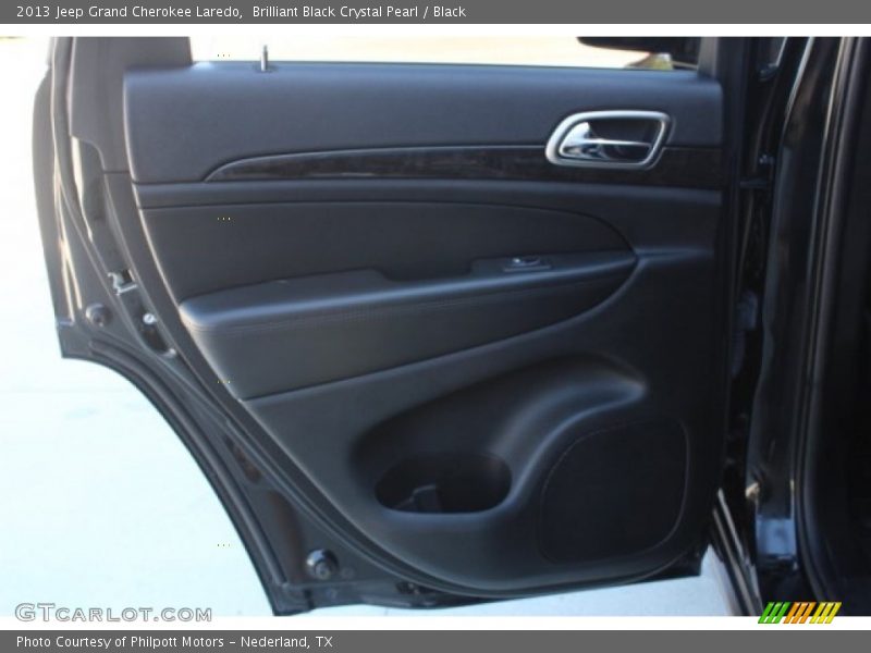 Brilliant Black Crystal Pearl / Black 2013 Jeep Grand Cherokee Laredo