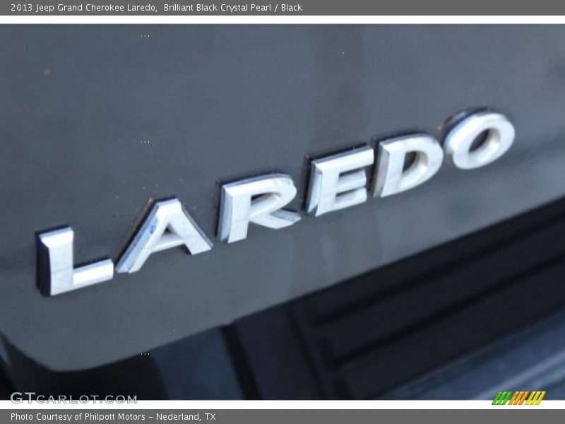 Brilliant Black Crystal Pearl / Black 2013 Jeep Grand Cherokee Laredo