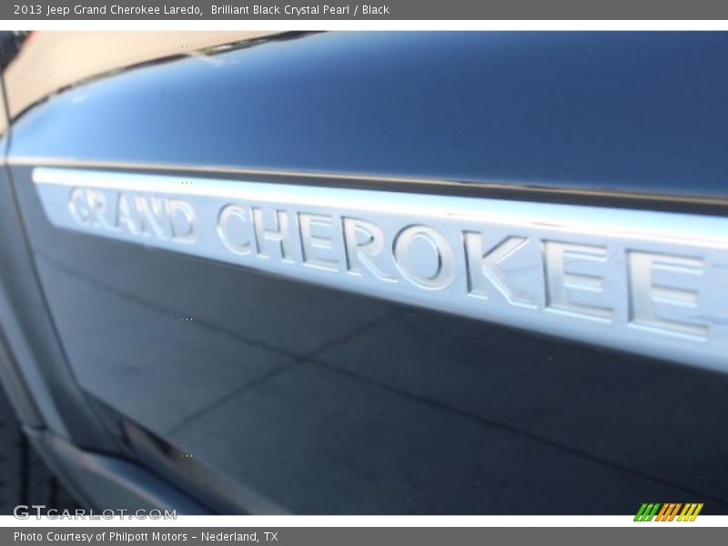 Brilliant Black Crystal Pearl / Black 2013 Jeep Grand Cherokee Laredo