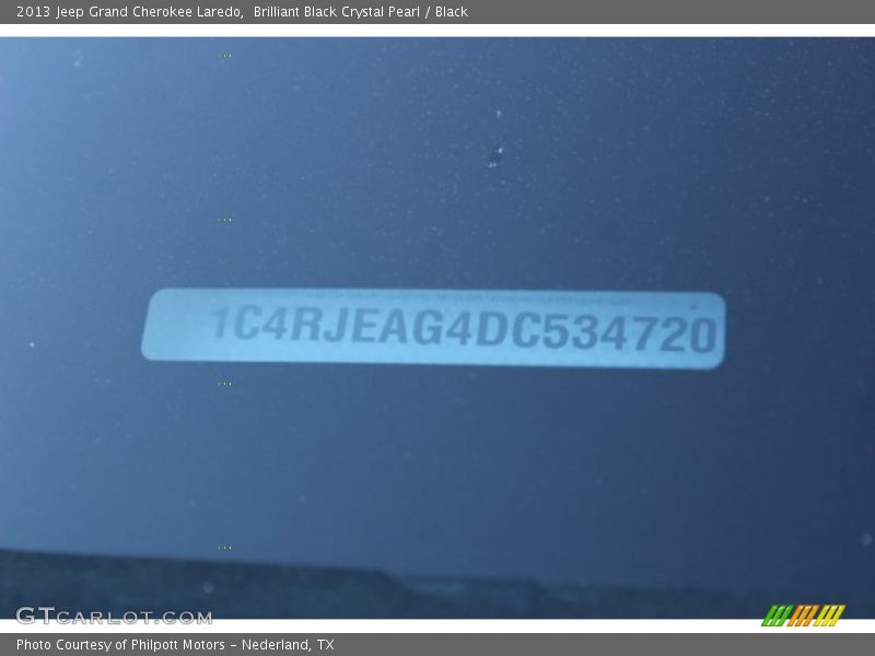 Brilliant Black Crystal Pearl / Black 2013 Jeep Grand Cherokee Laredo