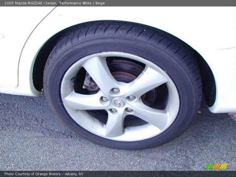 Performance White / Beige 2005 Mazda MAZDA6 i Sedan