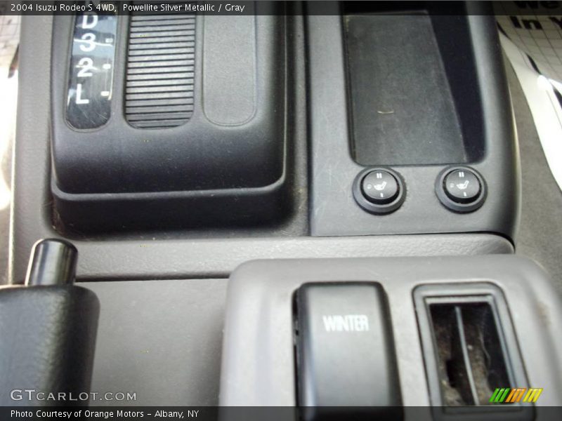 Powellite Silver Metallic / Gray 2004 Isuzu Rodeo S 4WD